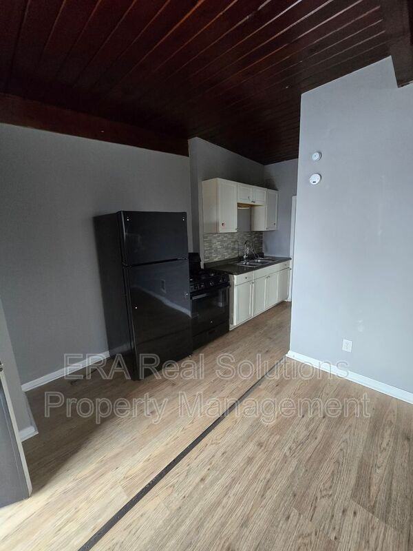 2958 Sullivant Ave #PML - Photo 4 of 8