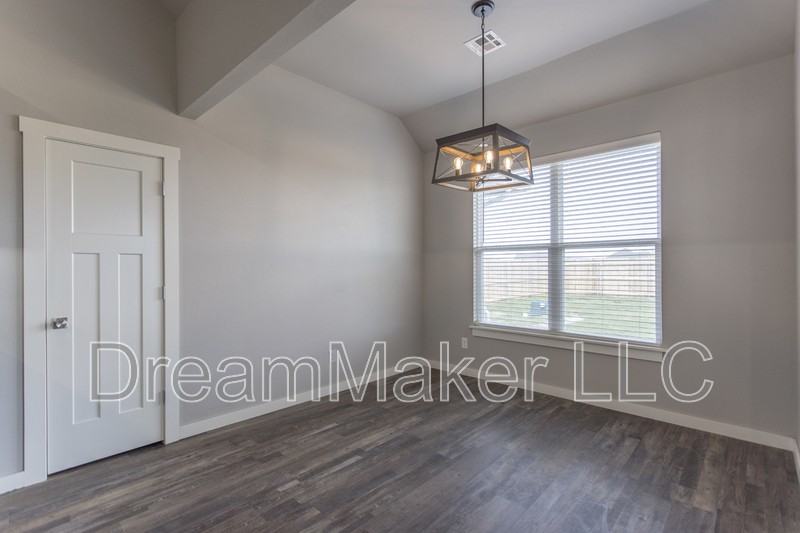 3141 Se 35th St - Photo 7 of 29