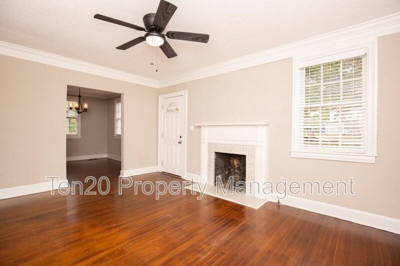 3909 Crestview Dr - Photo 3 of 17