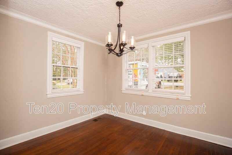3909 Crestview Dr - Photo 4 of 17