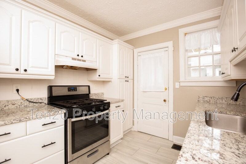 3909 Crestview Dr - Photo 7 of 17