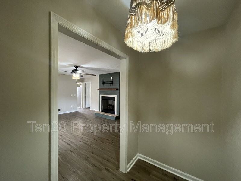 2005 Landau Dr - Photo 2 of 36