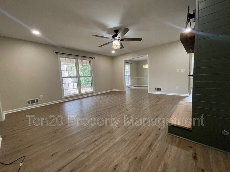 2005 Landau Dr - Photo 4 of 36