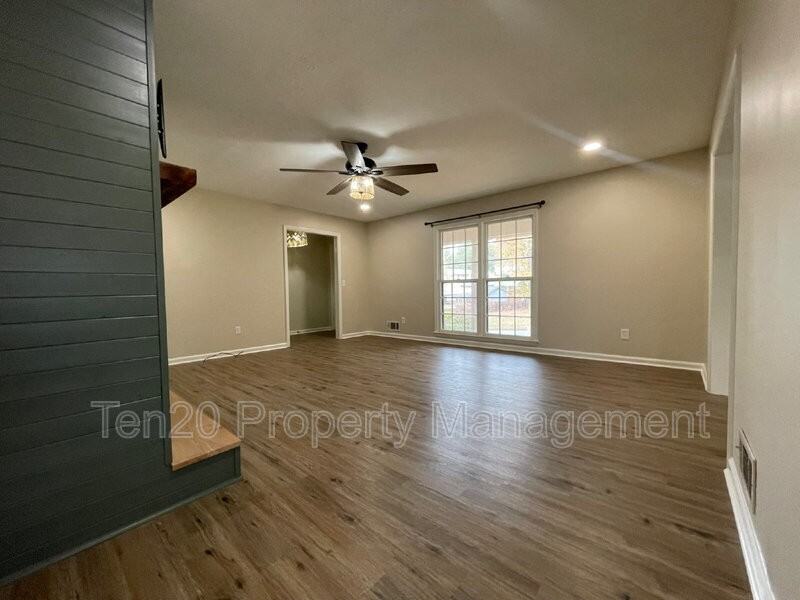 2005 Landau Dr - Photo 5 of 36