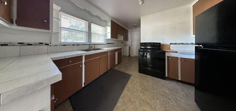 1013 23rd St W - Photo 4 of 37