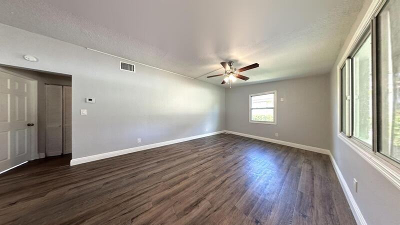 8972 67th St N - Photo 5 of 37