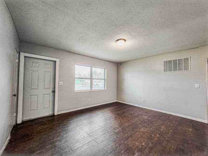 5396 68th Way N - Photo 4 of 26