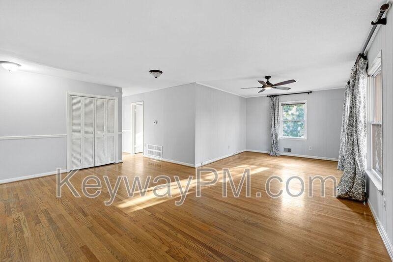 116 Thomas Drive - Photo 5 of 27