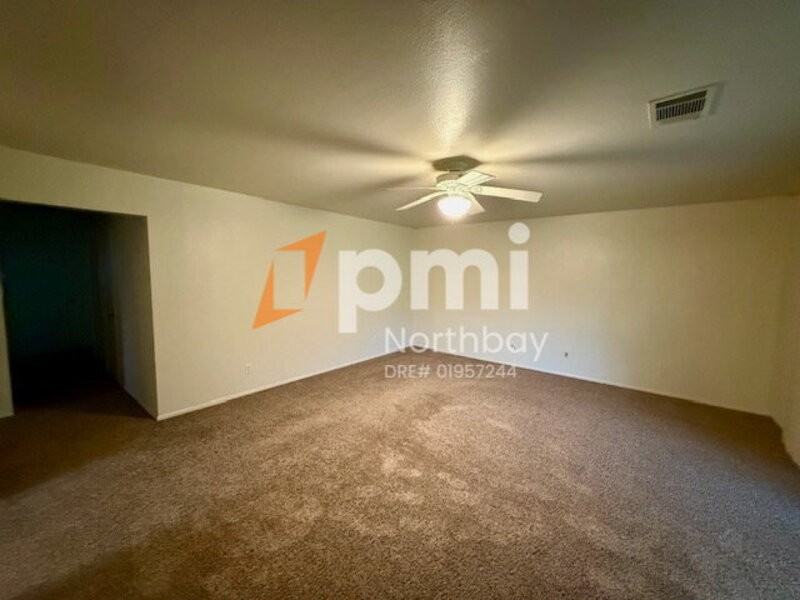 1504 Maryland Street - Photo 4 of 13