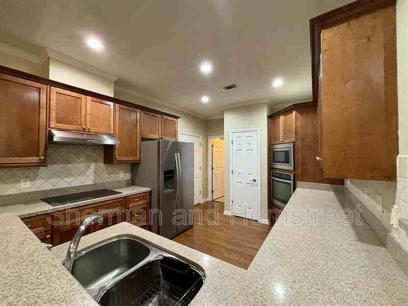 2002 Amberley Dr - Photo 4 of 21