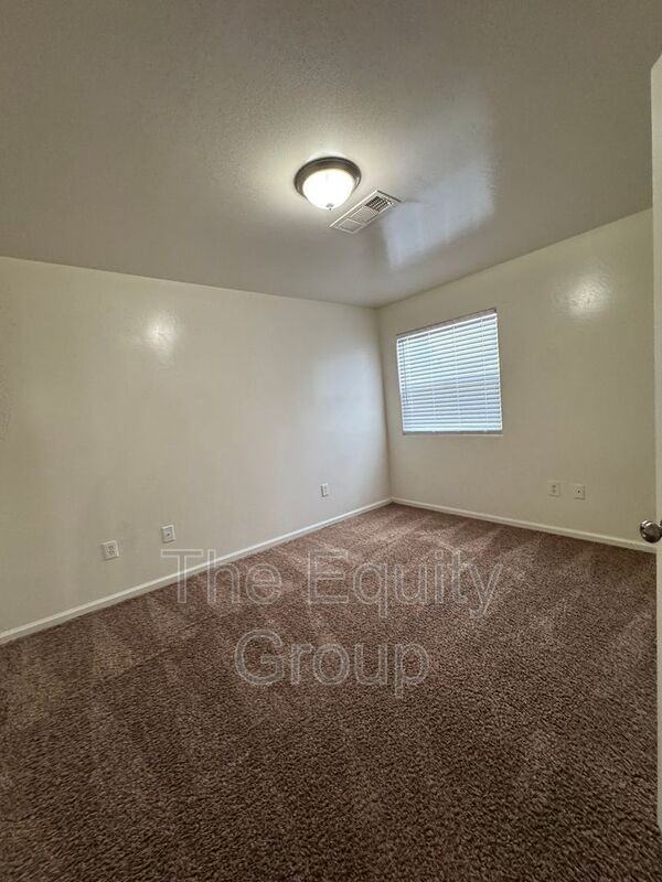 437 Park Street - Photo 2 of 19