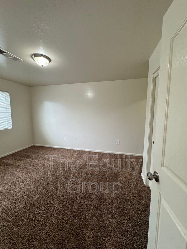 437 Park Street - Photo 3 of 19