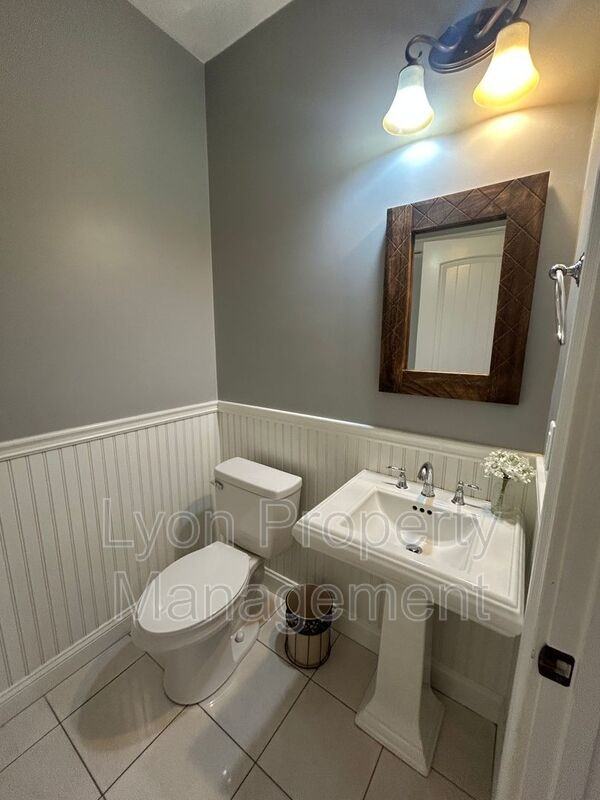 83 Waverly St - Photo 3 of 13