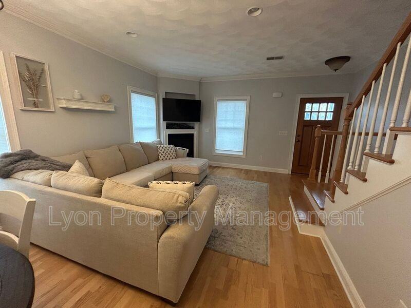 83 Waverly St - Photo 4 of 13