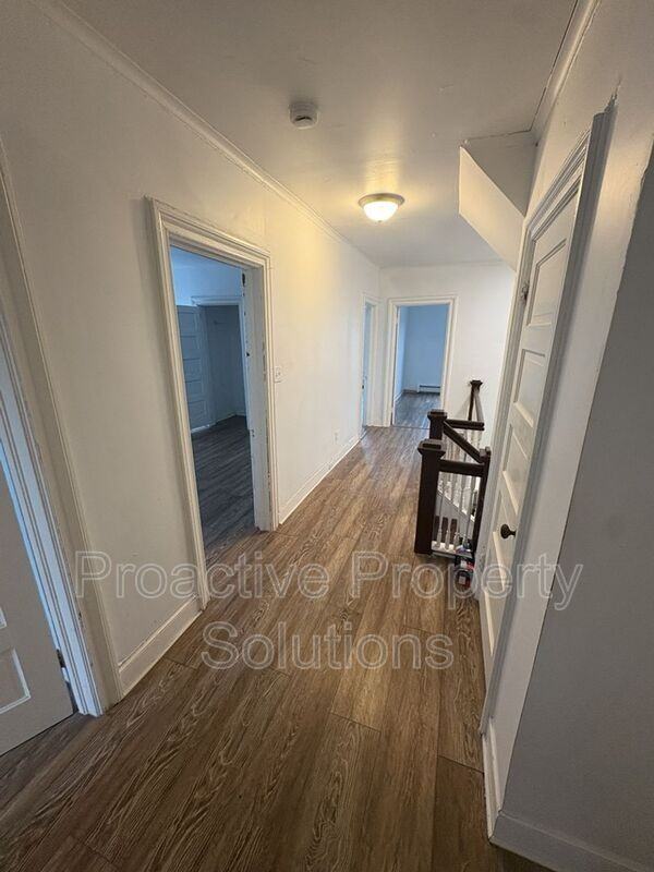 415 S Main Ave - Photo 4 of 34