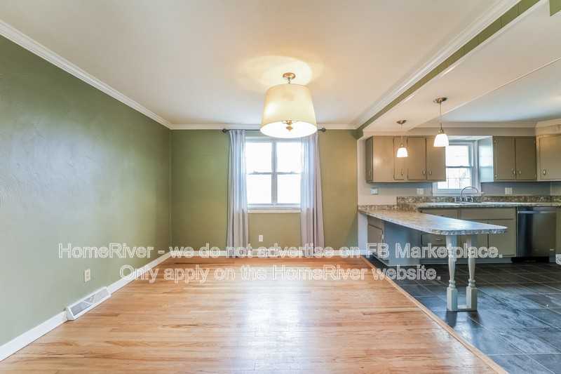 917 Elizabeth St - Photo 3 of 16