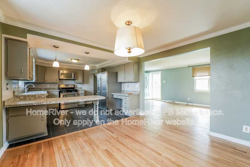 917 Elizabeth St - Photo 2 of 16