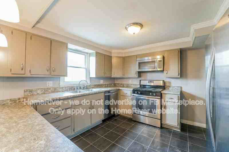 917 Elizabeth St - Photo 6 of 16