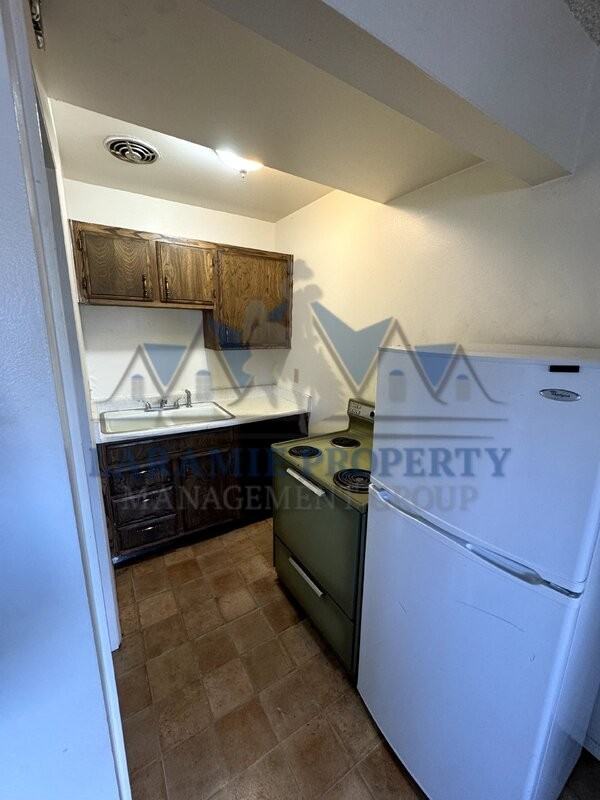 706 Downey St #27 - Photo 5 of 9