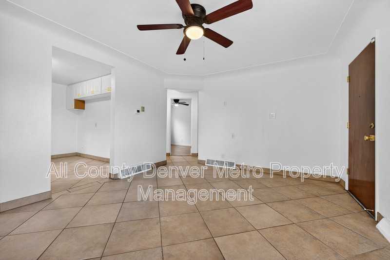 225 S Yates St - Photo 7 of 18