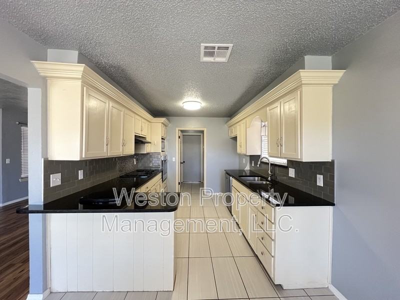 10408 Blue Spruce Road - Photo 3 of 22