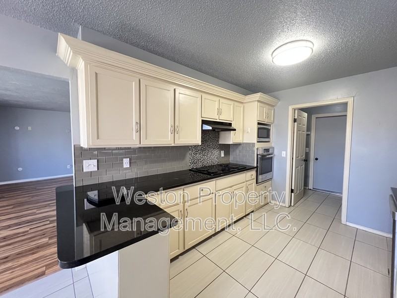 10408 Blue Spruce Road - Photo 4 of 22