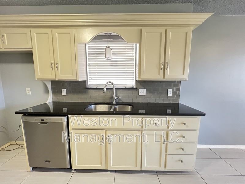 10408 Blue Spruce Road - Photo 5 of 22