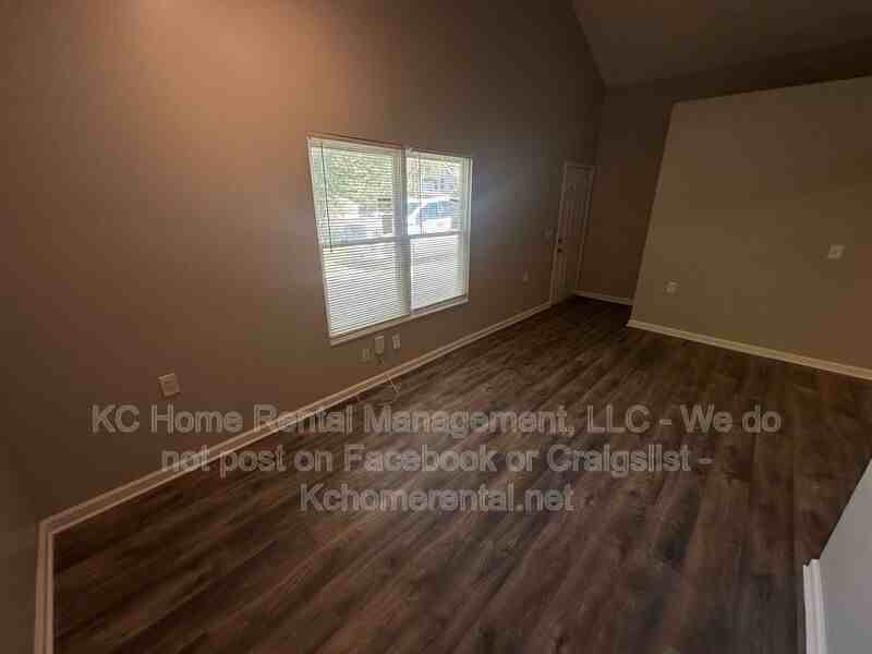 4140 E 60th Ter - Photo 5 of 25