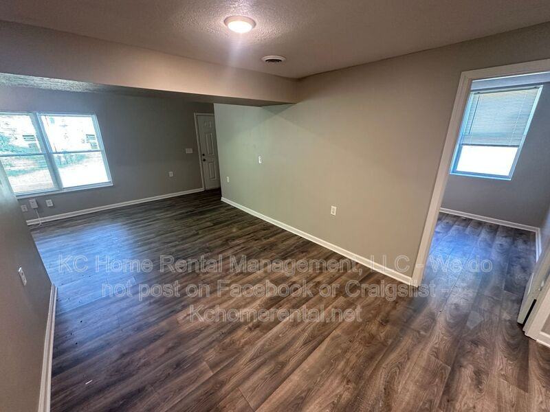 4140 E 60th Ter - Photo 7 of 25