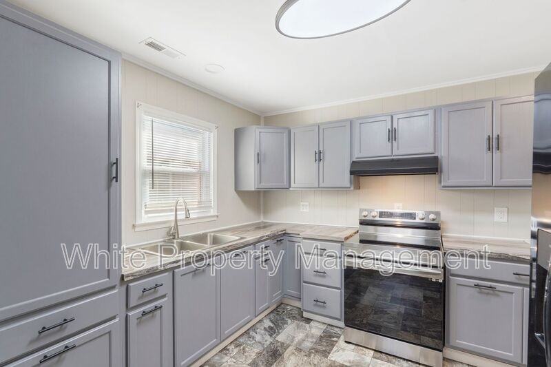 911 Belinda St - Photo 7 of 26