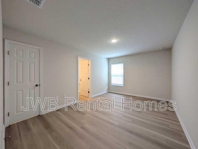 9021 5th Ave - Photo 6 of 17