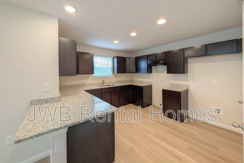 1466 Mason Ave - Photo 4 of 17