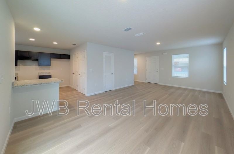 1466 Mason Ave - Photo 5 of 17