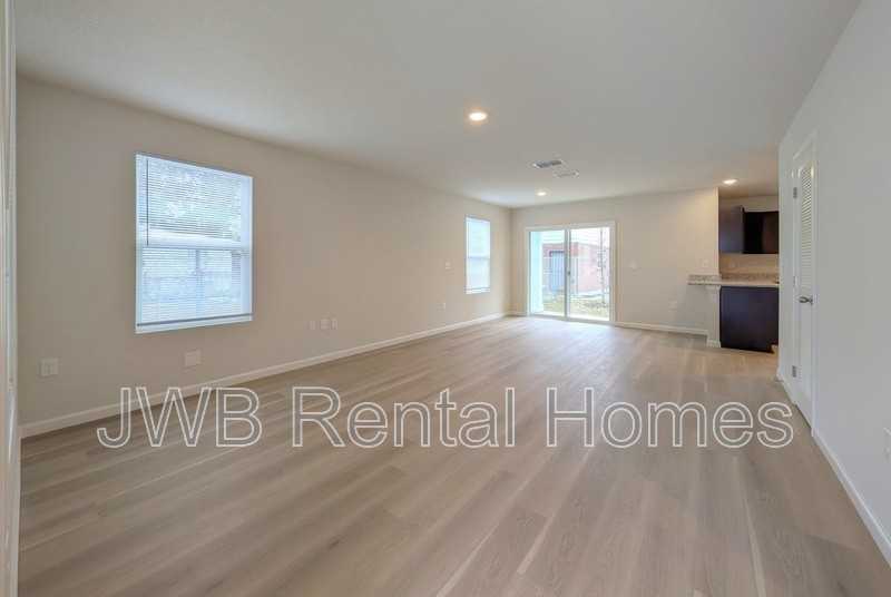 1466 Mason Ave - Photo 6 of 17