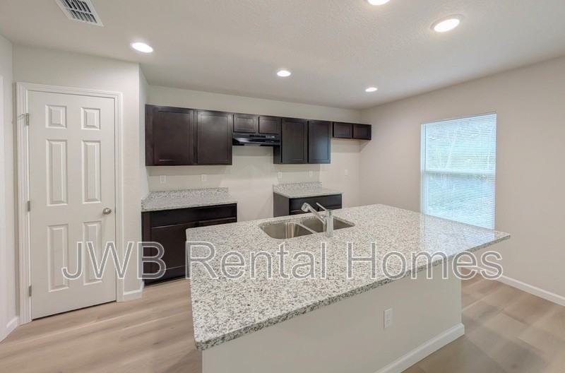 8928 5th Ave - Photo 4 of 18