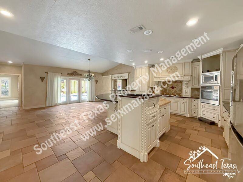 4620 Monticello St - Photo 4 of 11