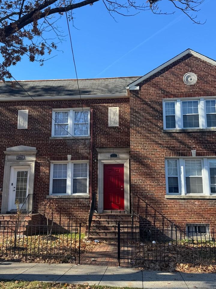 MOVE IN SPECIAL! 2b/1b Spacious Units - Photo 2 of 28