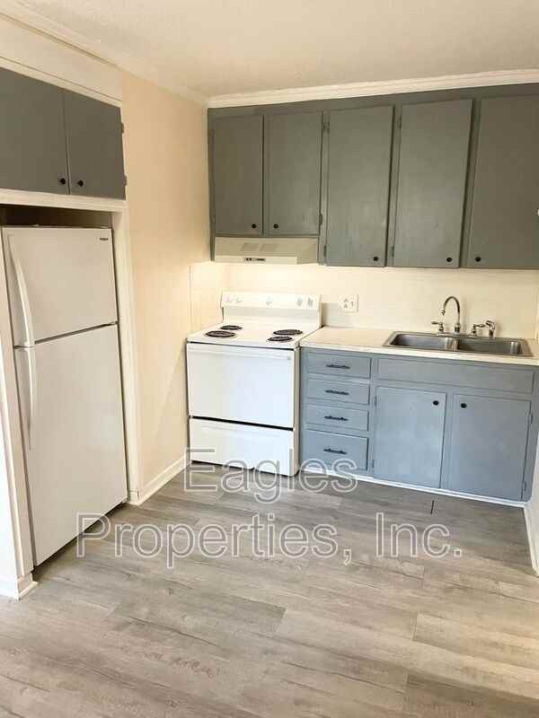 2803 Warrick Cir #F4 - Photo 4 of 6