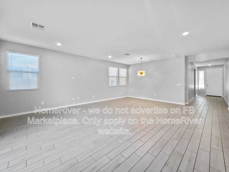 15180 West Sherman Street - Photo 3 of 20