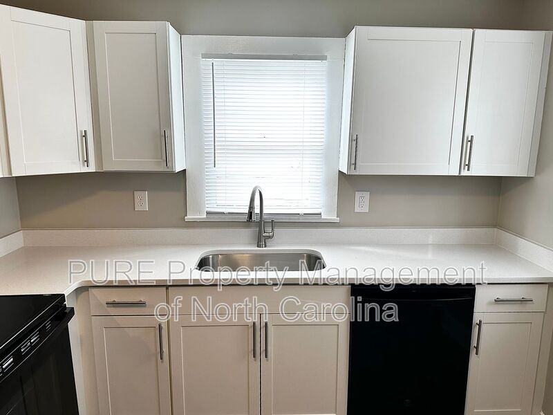 208 S Lexington Dr - Photo 6 of 26