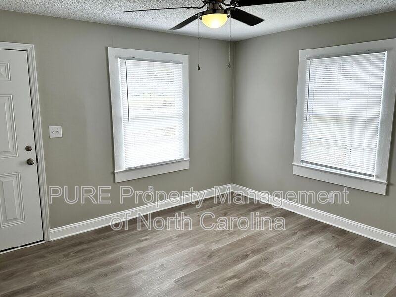208 S Lexington Dr - Photo 3 of 25