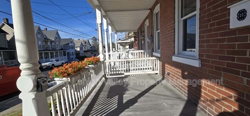 45 East Evergreen Street - Photo 3 of 17
