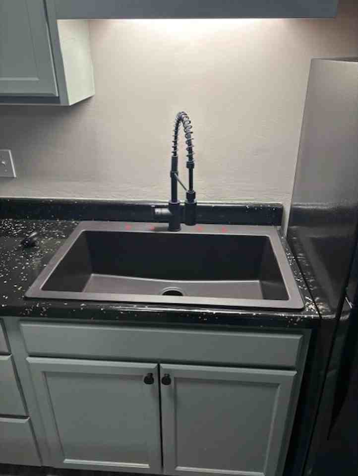 600 E Knox St - Photo 3 of 3