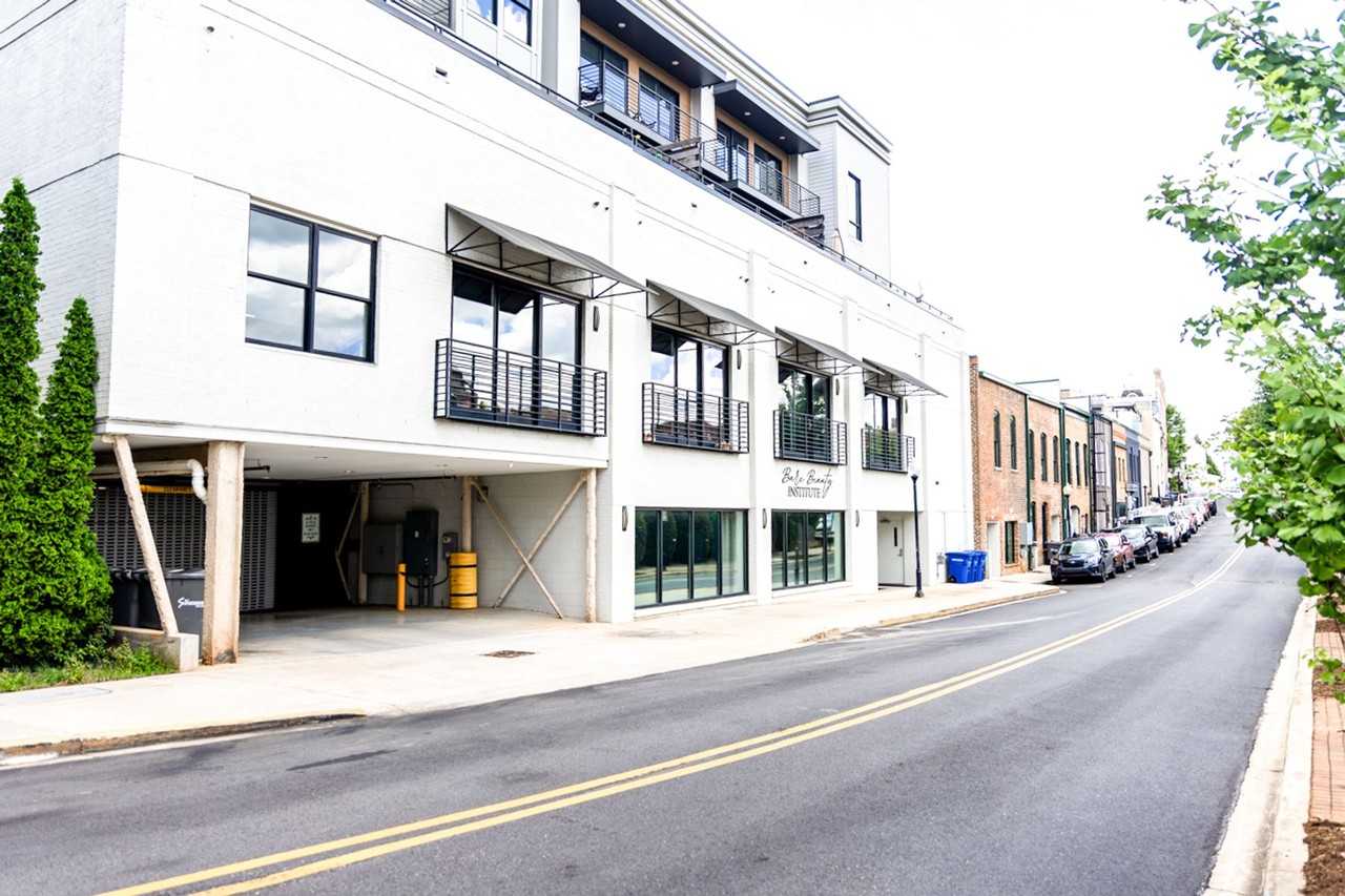 142 Social: Luxury 1 & 2 bedroom apartments with private outdoor space and covered, secured parking. - Photo 3 of 6