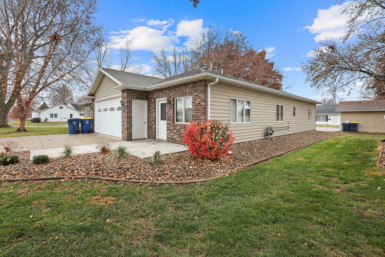 1001 West 4th Street - Photo 3 of 14