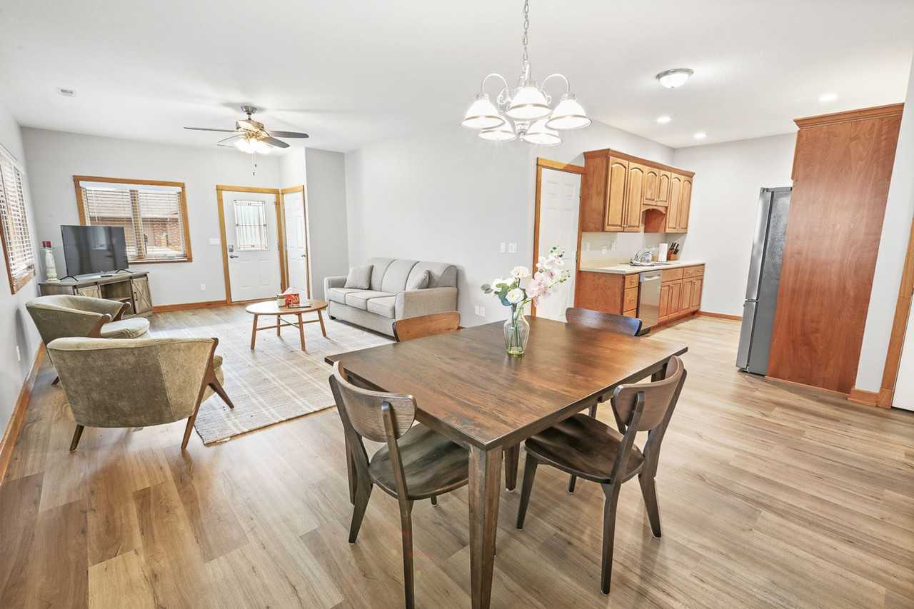 1001 West 4th Street - Photo 5 of 14