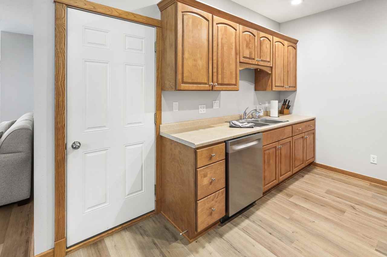 1001 West 4th Street - Photo 6 of 14