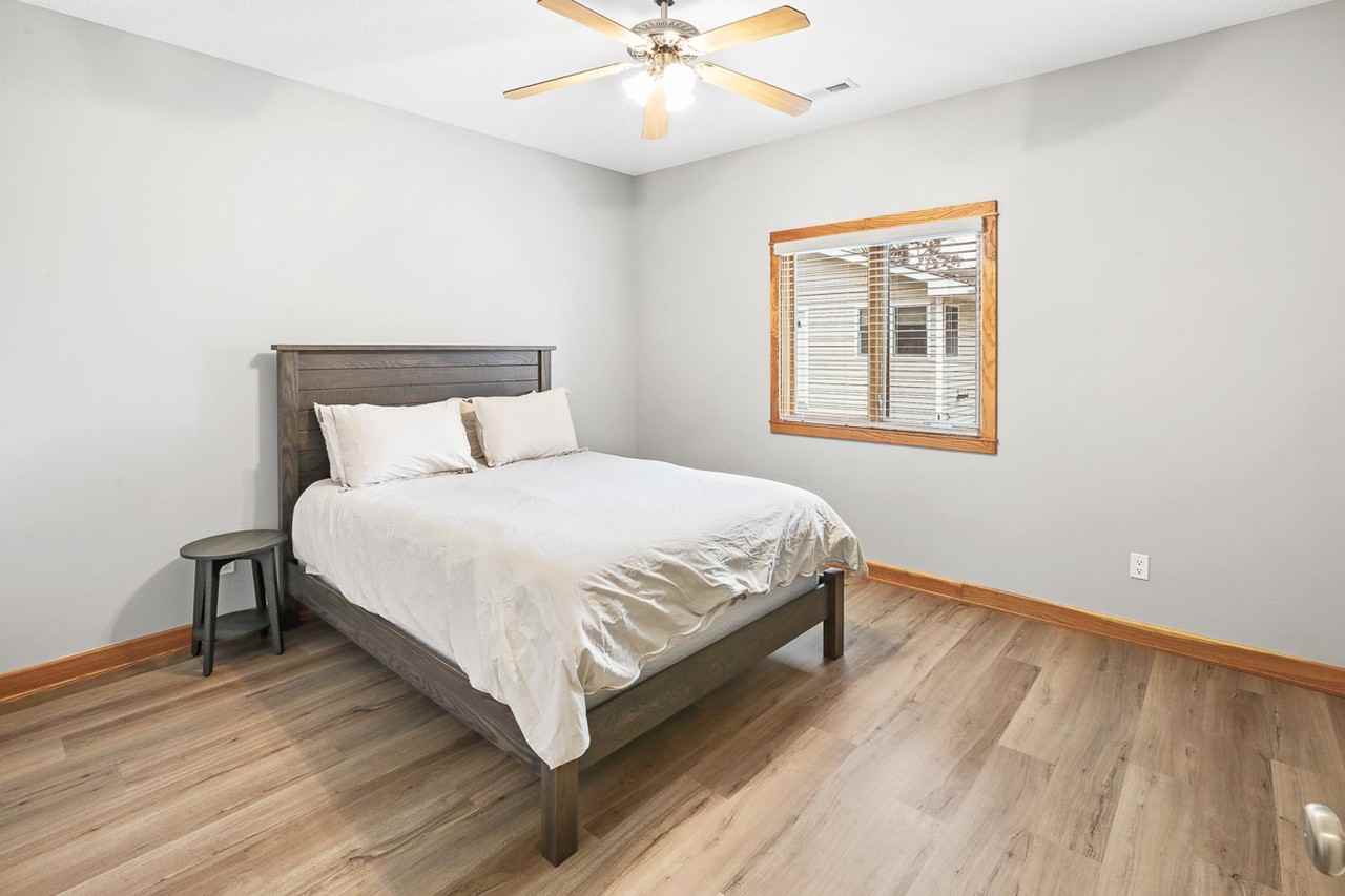 1001 W 4th St - Photo 7 of 13