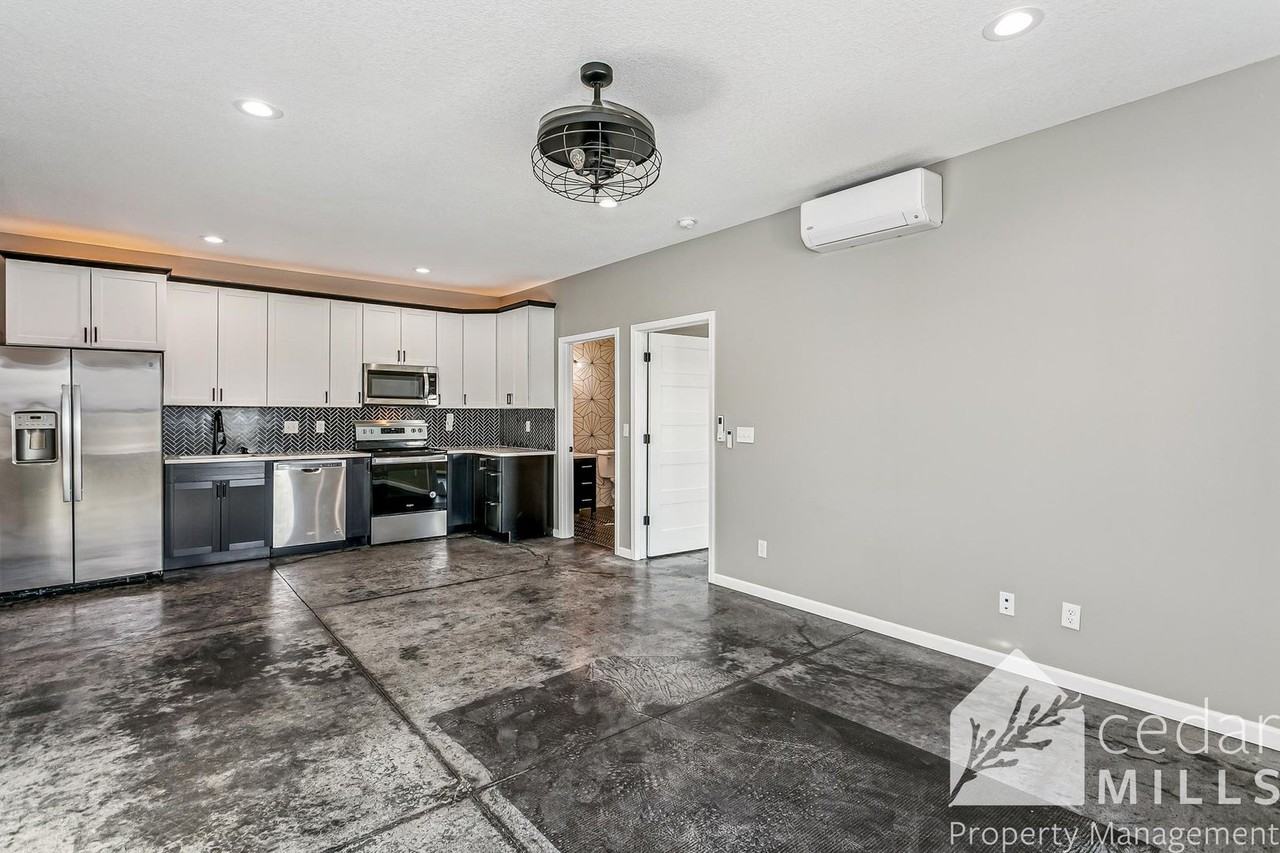 109 N Main St - Photo 3 of 11