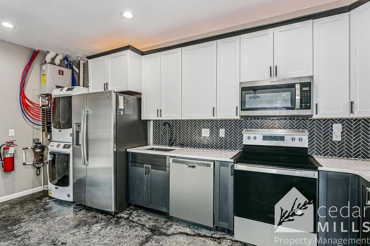 109 N Main St - Photo 5 of 11